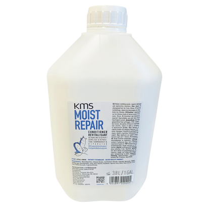 applying moisturizing conditioner to damaged hair ends